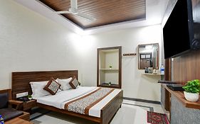 New Royal Hotel Just Near Old Delhi Railway Station And Chandni Chowk